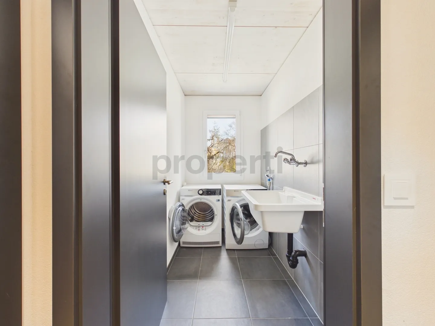 Moderno appartamento 3.5 stanze con loggia a Delémont - Foto 8 di 13