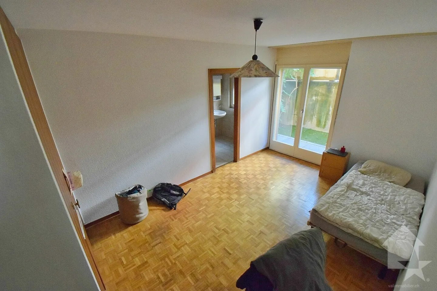 Appartamento ristrutturato di 4,5 stanze con un box e un posto auto esterno - Foto 11 di 16