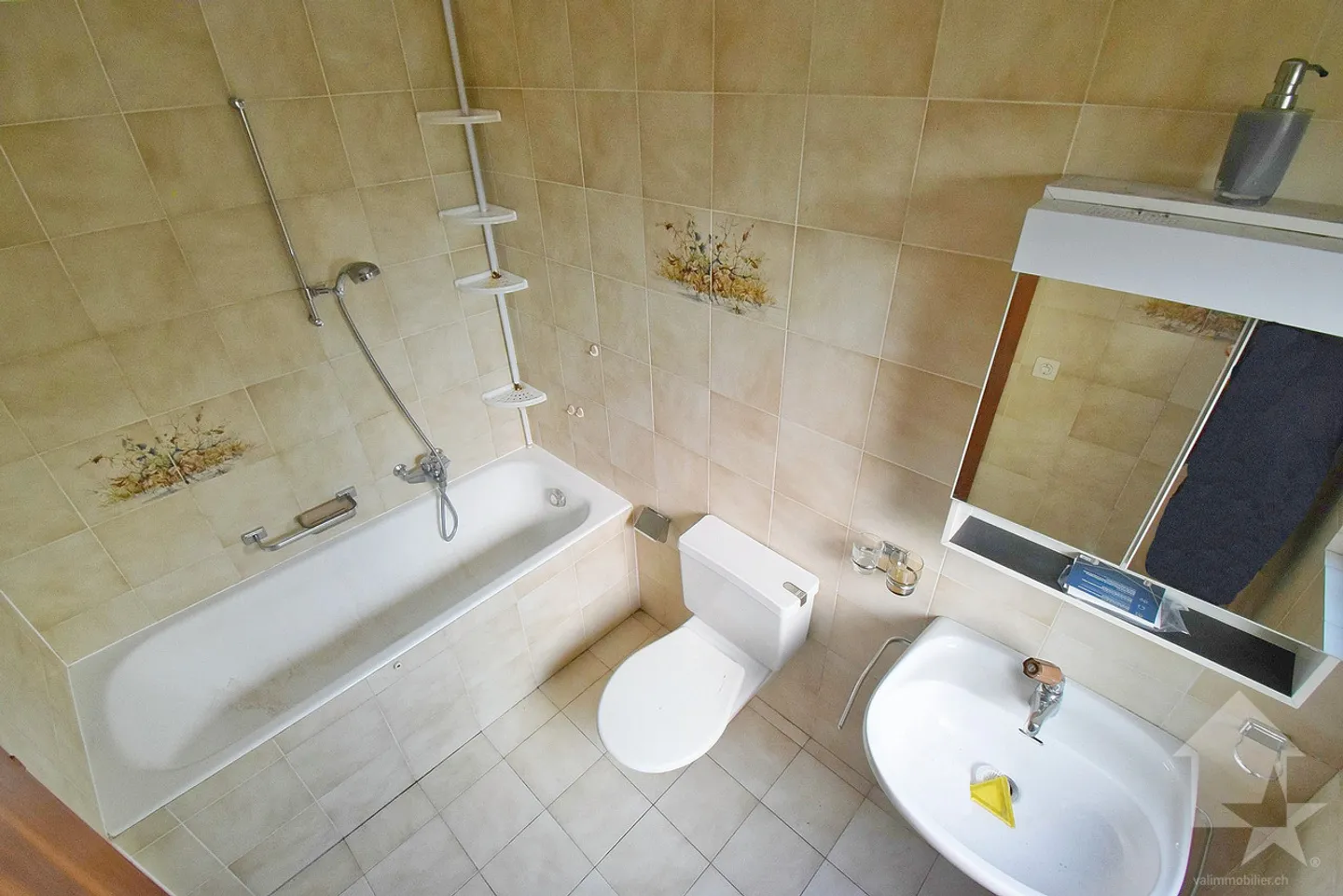 Appartamento ristrutturato di 4,5 stanze con un box e un posto auto esterno - Foto 12 di 16