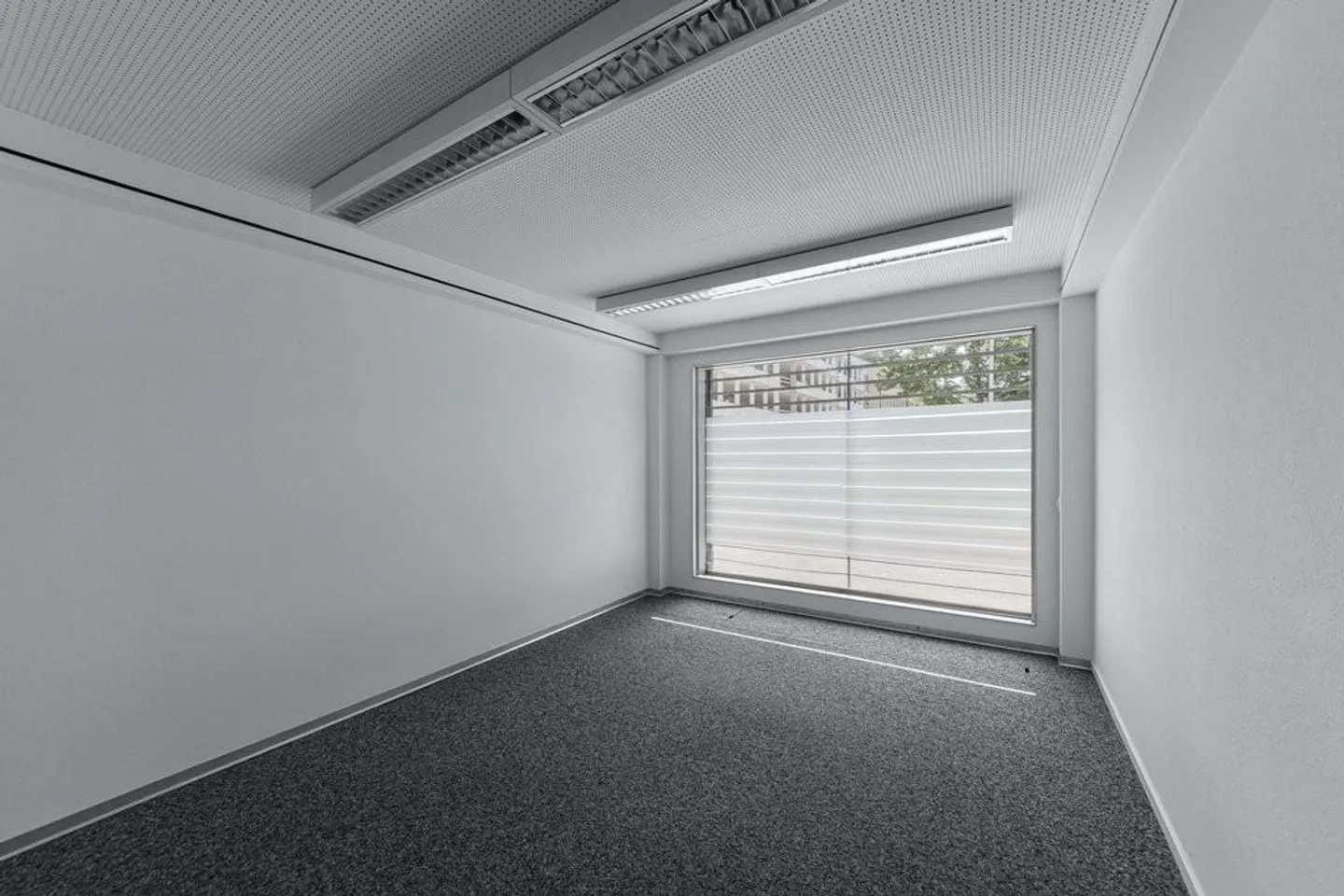 Modern office space near SBB train station with attractive outdoor area - Photo 10 of 10