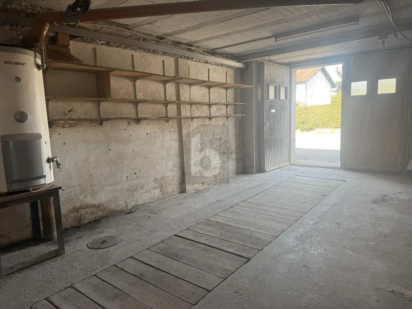 INVESTOR ALERT - Photo 3 of 6