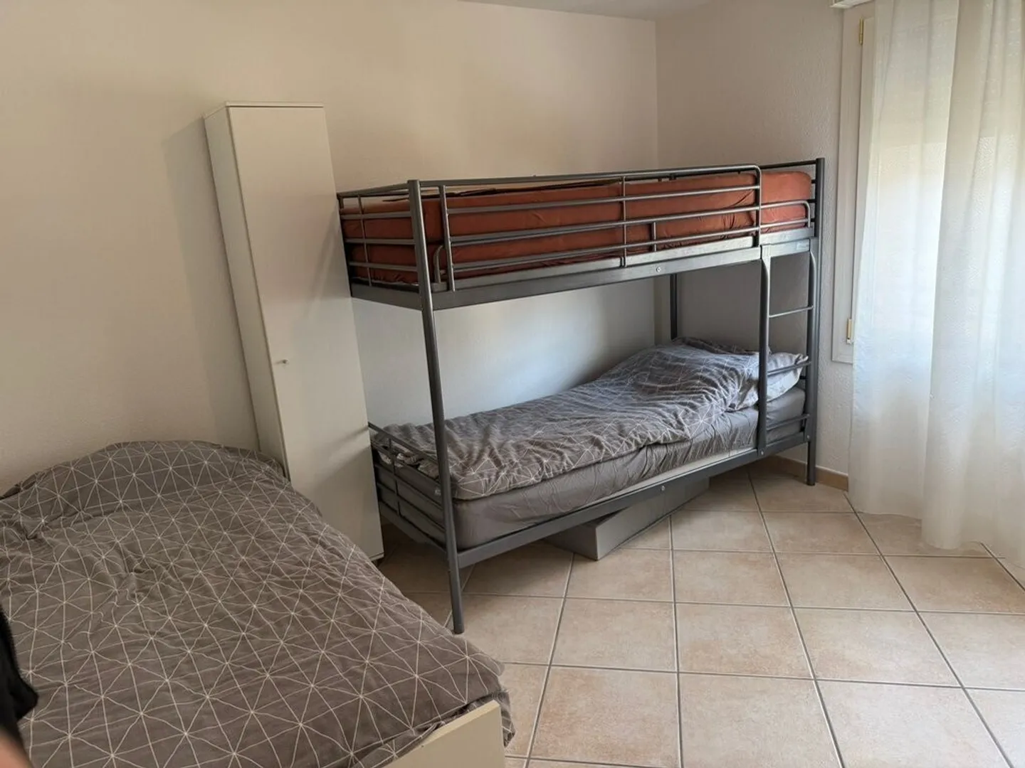 Ampio appartamento vicino a tutti i servizi - Foto 6 di 12