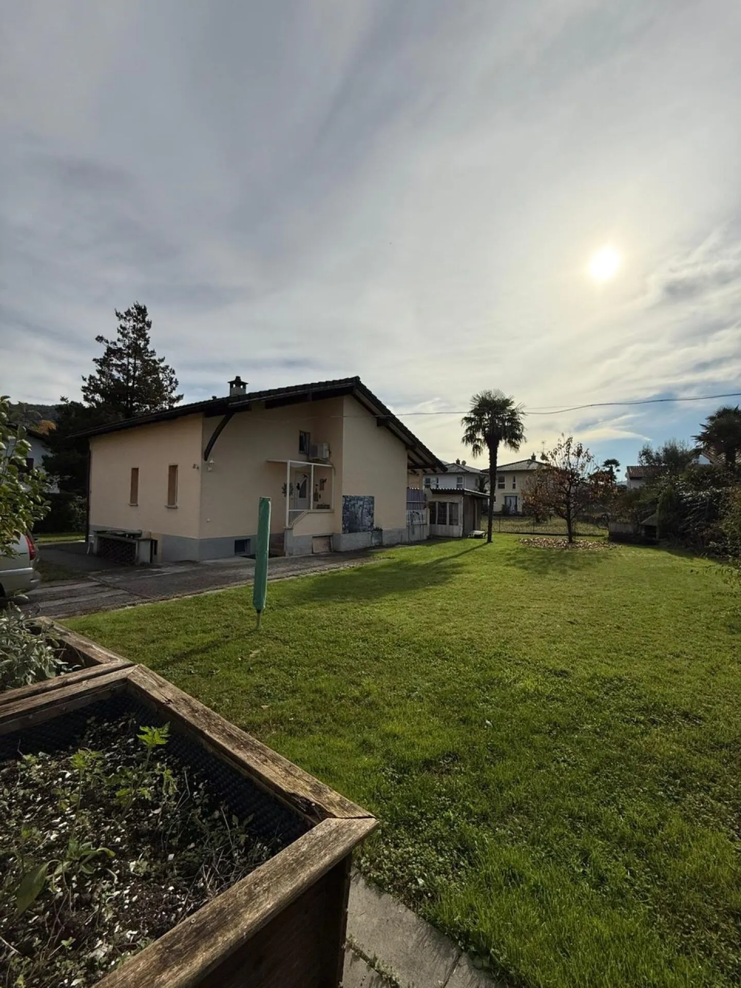 TOP 10114 VENDITA CASA INDIPENDENTE CON GIARDINO E PISCINA - Foto 2 di 9