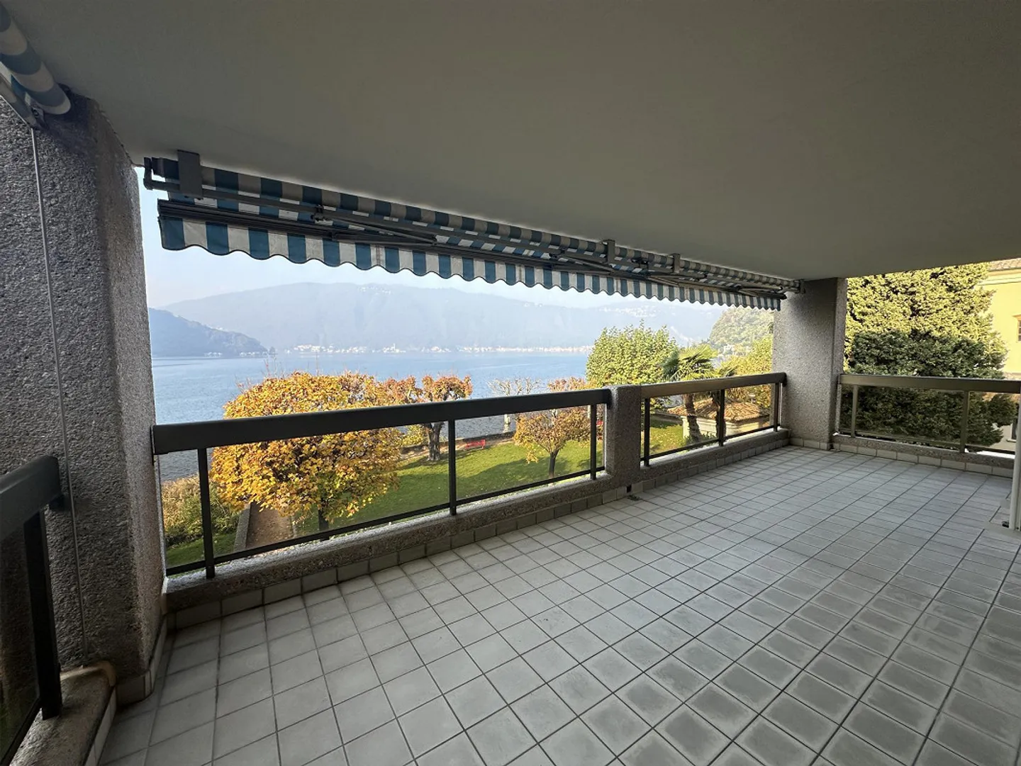 Appartamento esclusivo con vista panoramica sul lago di Lugano - Foto 1 di 17