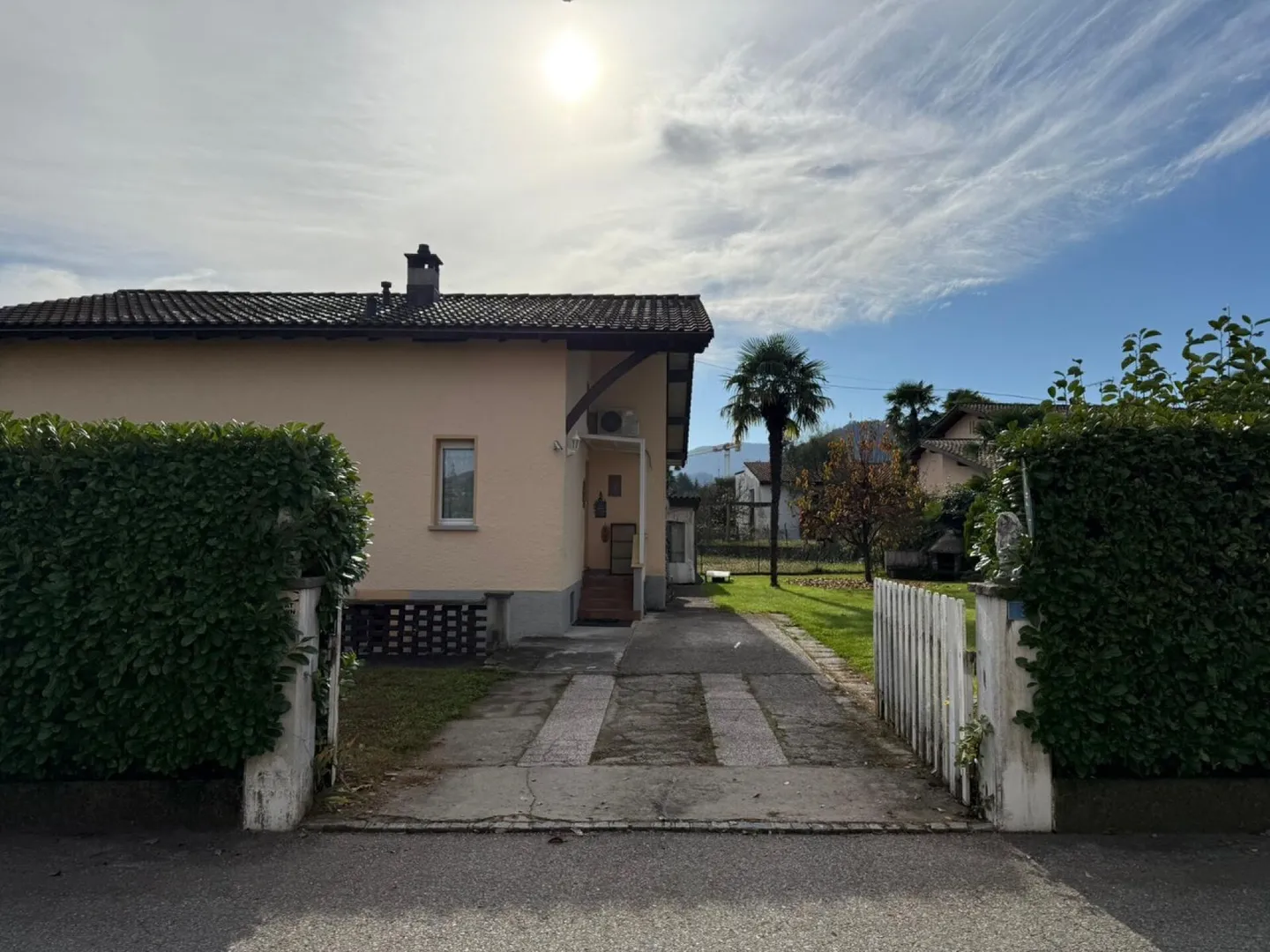 TOP 10114 VENDITA CASA INDIPENDENTE CON GIARDINO E PISCINA - Foto 4 di 9