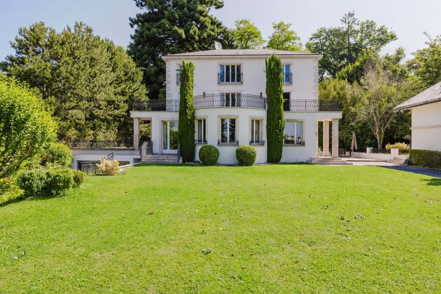 Elegant Family Home in Collonge-Bellerive - Photo 1 of 13