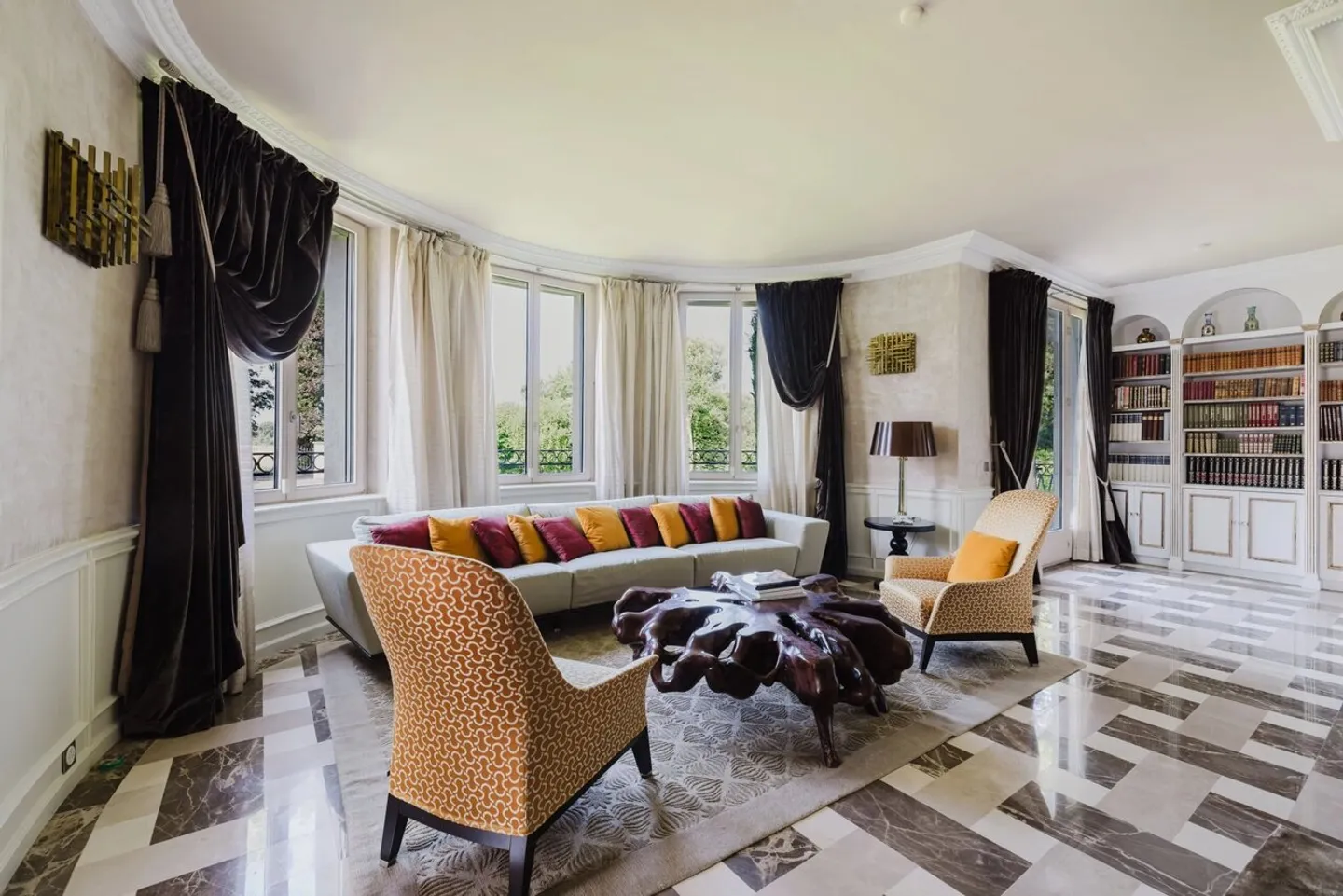 Elegant Family Home in Collonge-Bellerive - Photo 2 of 13