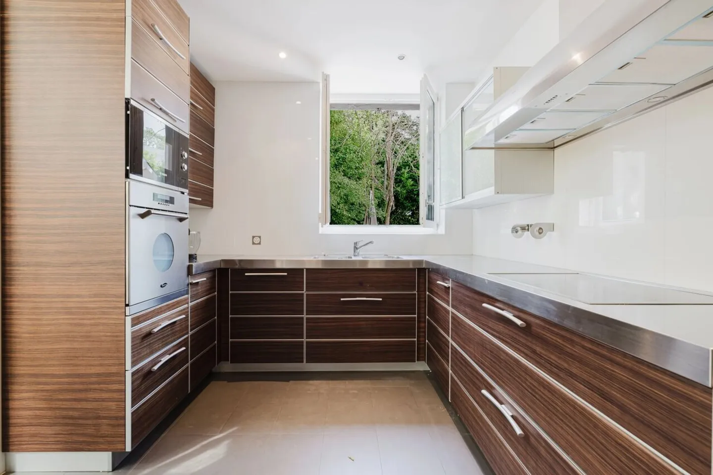 Elegant Family Home in Collonge-Bellerive - Photo 6 of 13