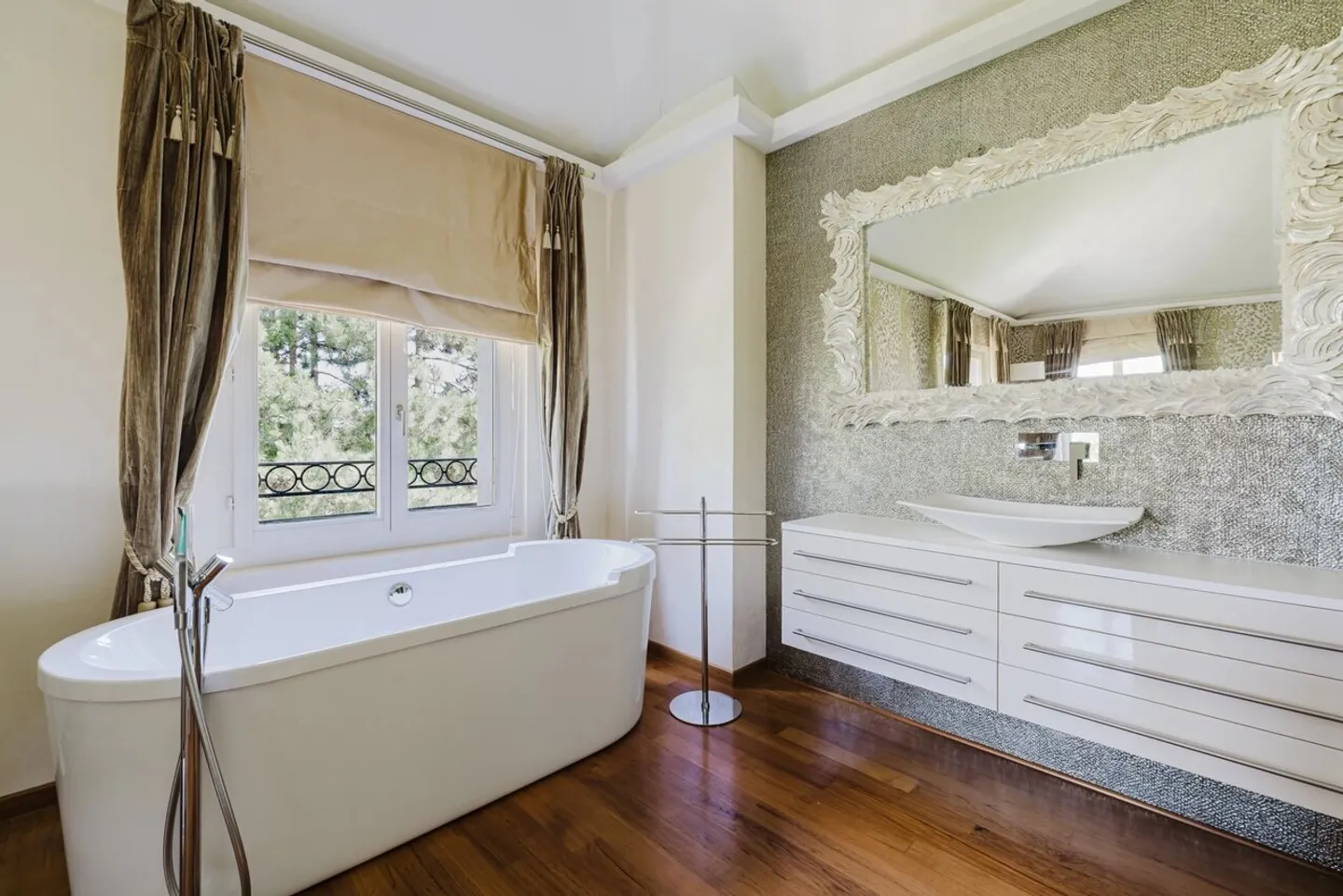 Elegant Family Home in Collonge-Bellerive - Photo 9 of 13