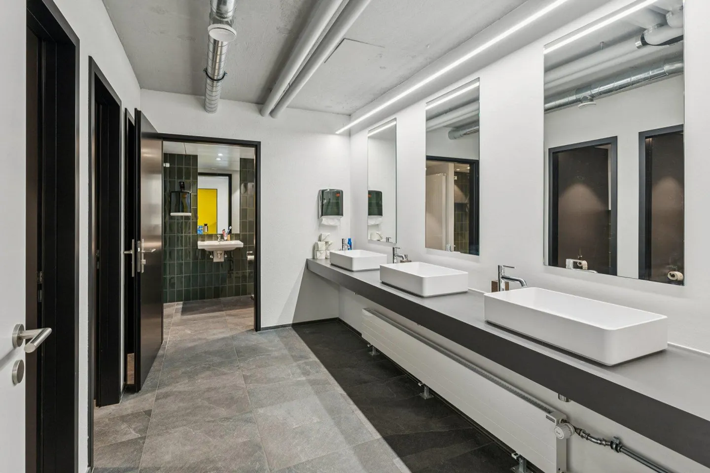 Spazio commerciale, ufficio o vendita centrale direttamente alla stazione di Zug - Foto 22 di 23