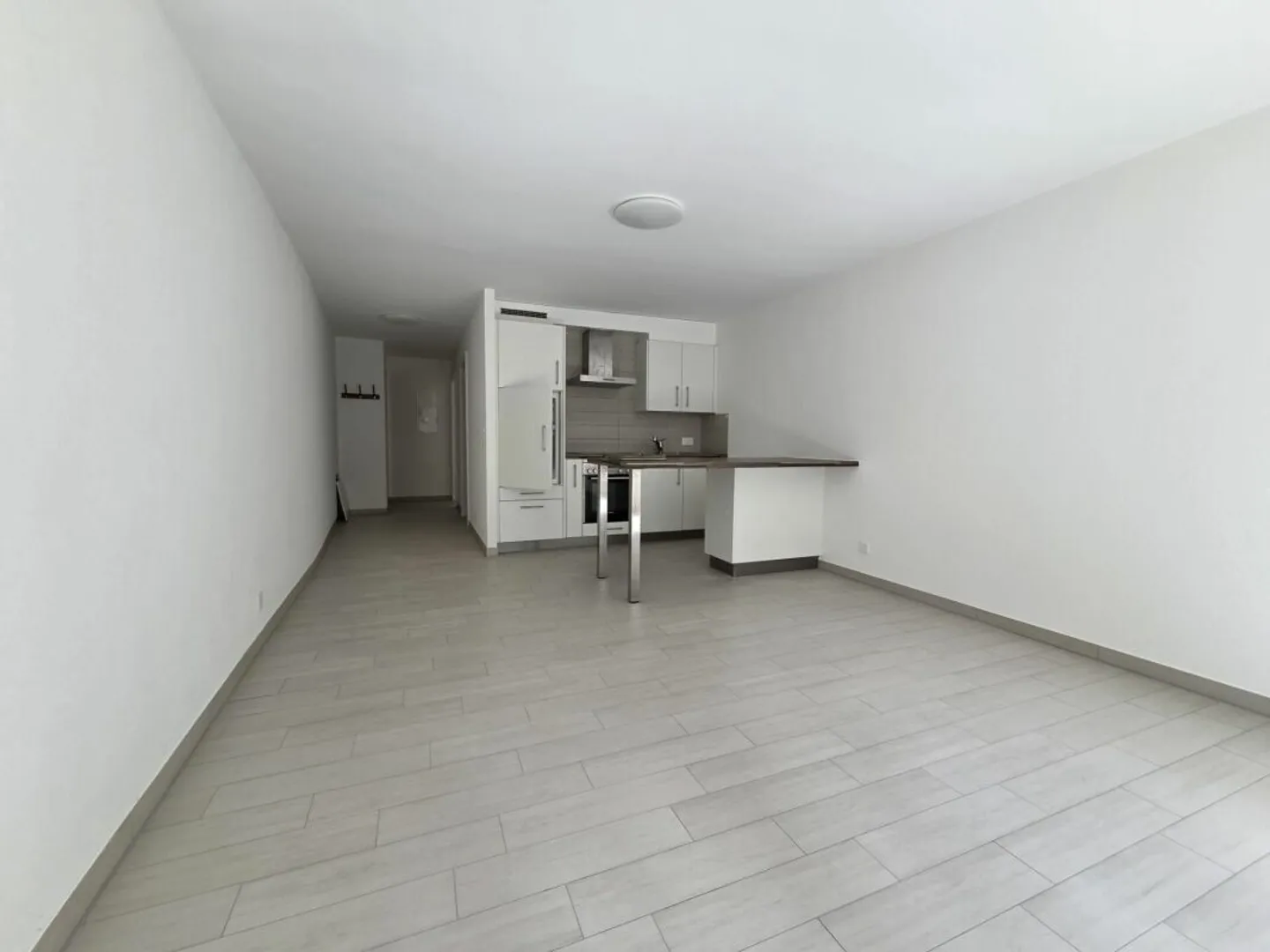 Spacious 2.5-Room Apartment - Photo 1 of 8
