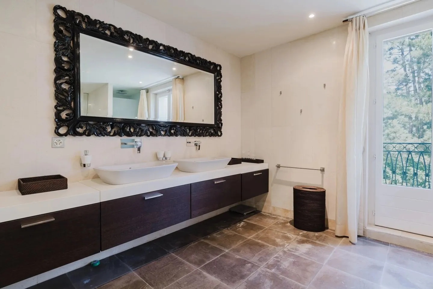 Elegant Family Home in Collonge-Bellerive - Photo 12 of 13