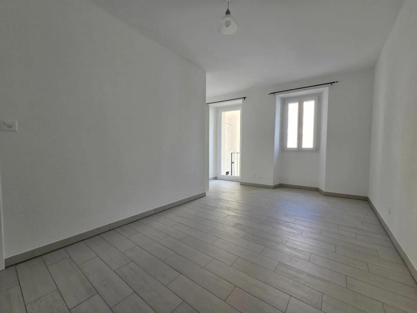 Spacious 2.5-Room Apartment - Photo 4 of 8