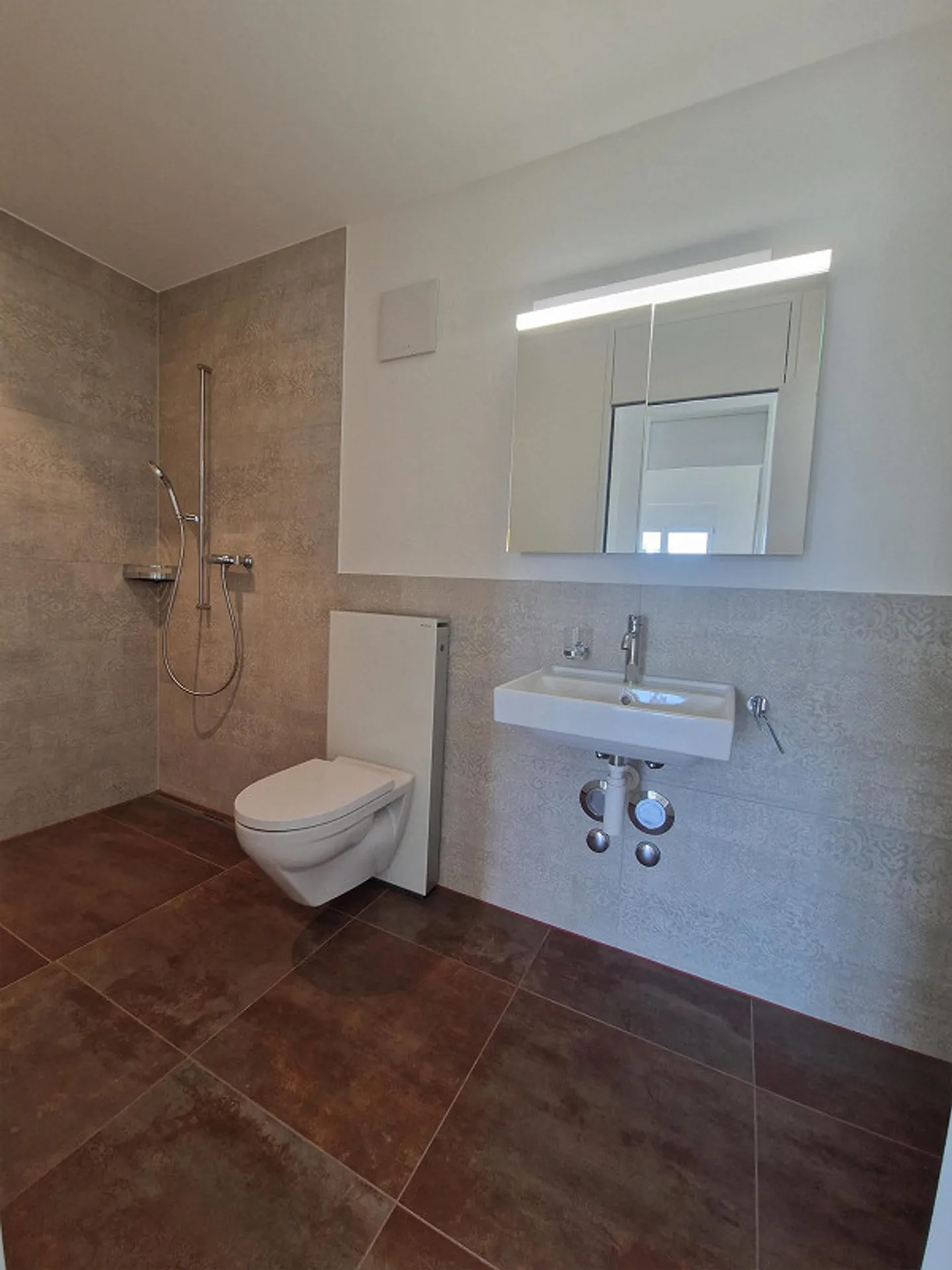 Moderno appartamento mansardato di 4,5 locali con balcone a Wil - Foto 7 di 14