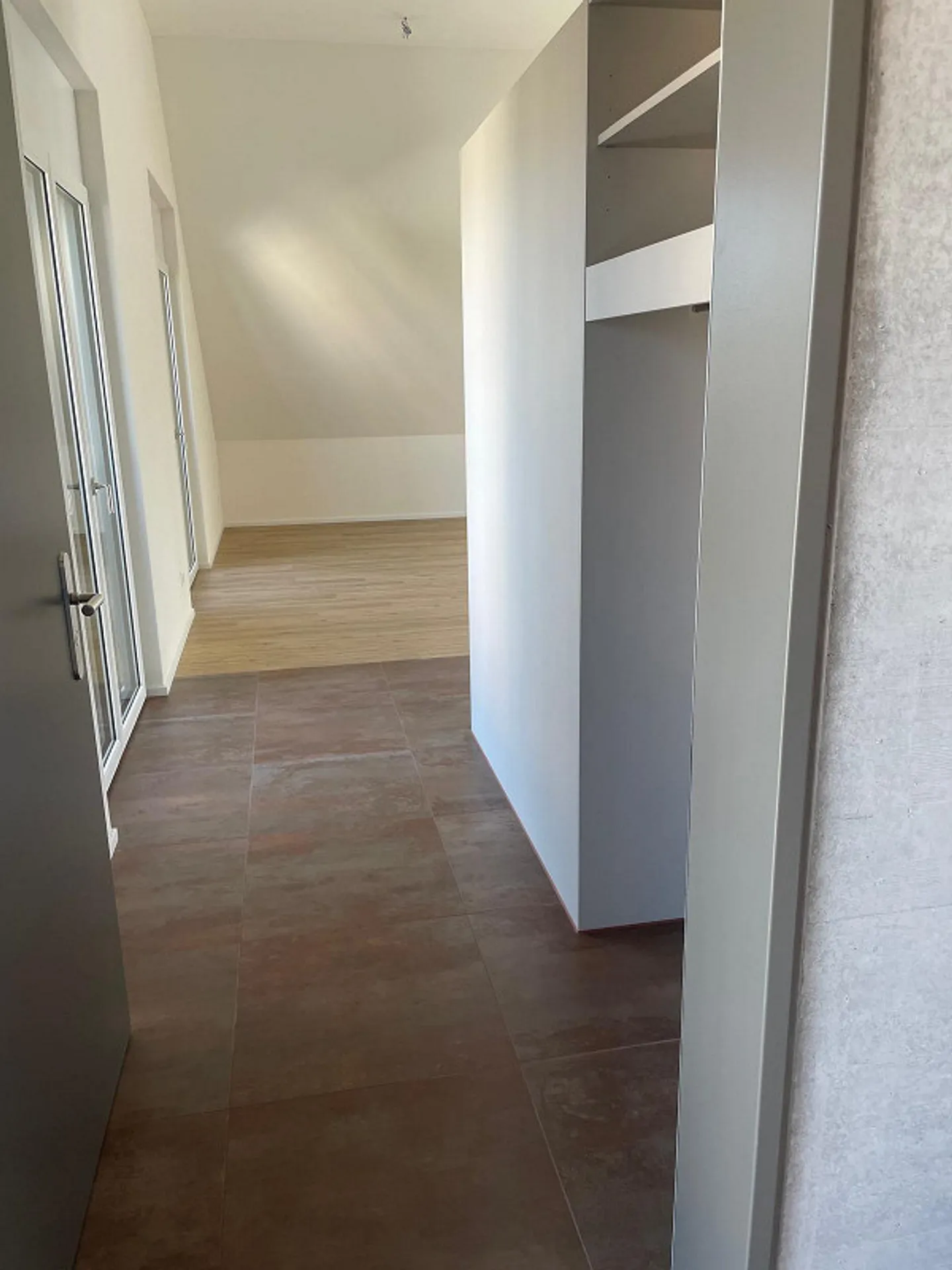 Moderno appartamento mansardato di 4,5 locali con balcone a Wil - Foto 9 di 14