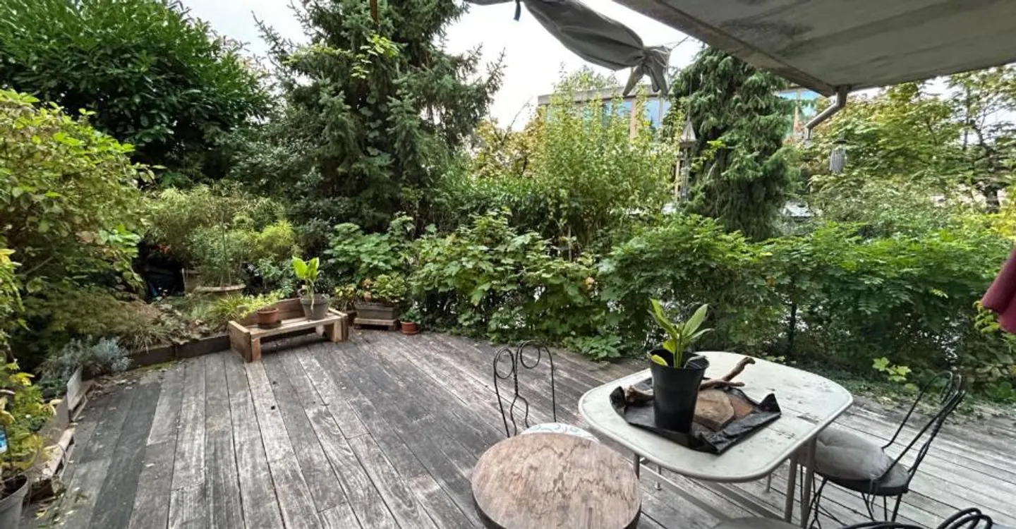 Maison mitoyenne avec jardin - Photo 1 sur 12