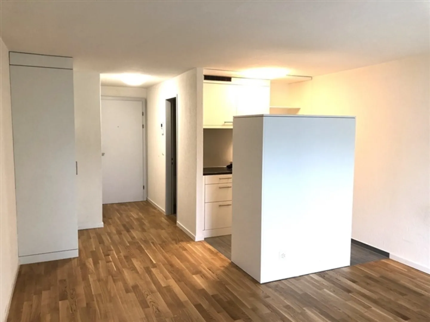 Apartment for rent - Photo 3 of 6