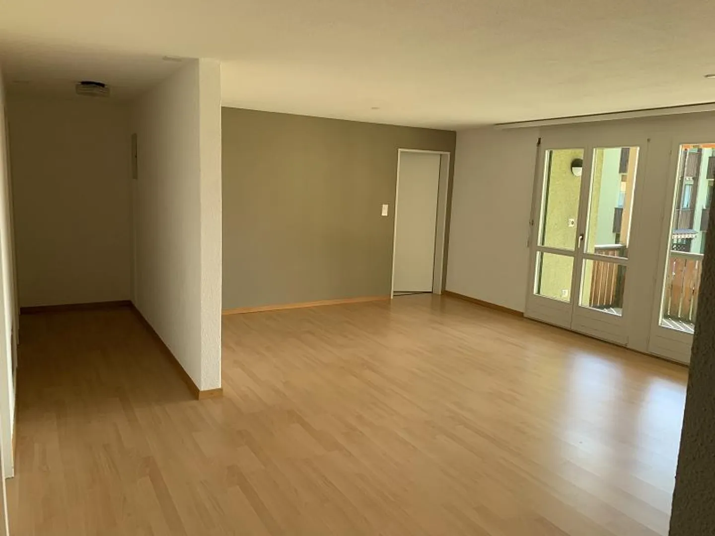 Appartement ensoleillé de 3,5 pièces avec un caractère agréable - Photo 3 sur 9