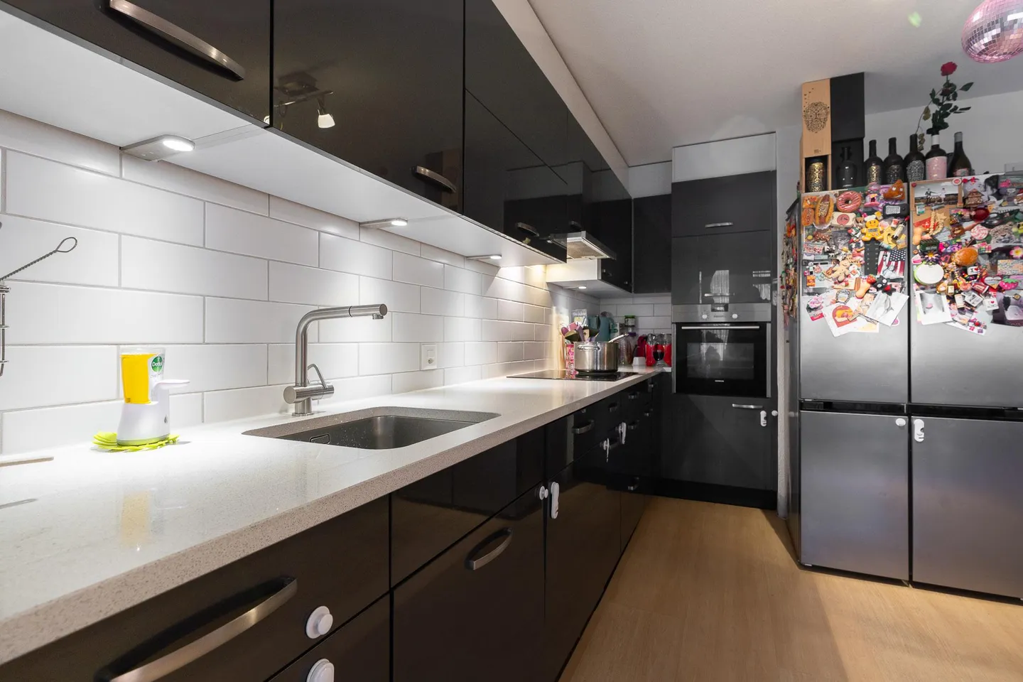 Geräumige 4,5-Zimmer-Wohnung mit Balkon im Stadtzentrum - Foto 4 von 9