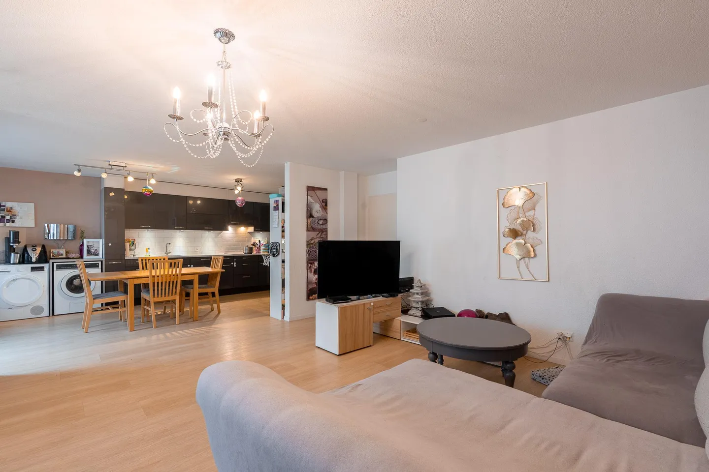 Geräumige 4,5-Zimmer-Wohnung mit Balkon im Stadtzentrum - Foto 1 von 9