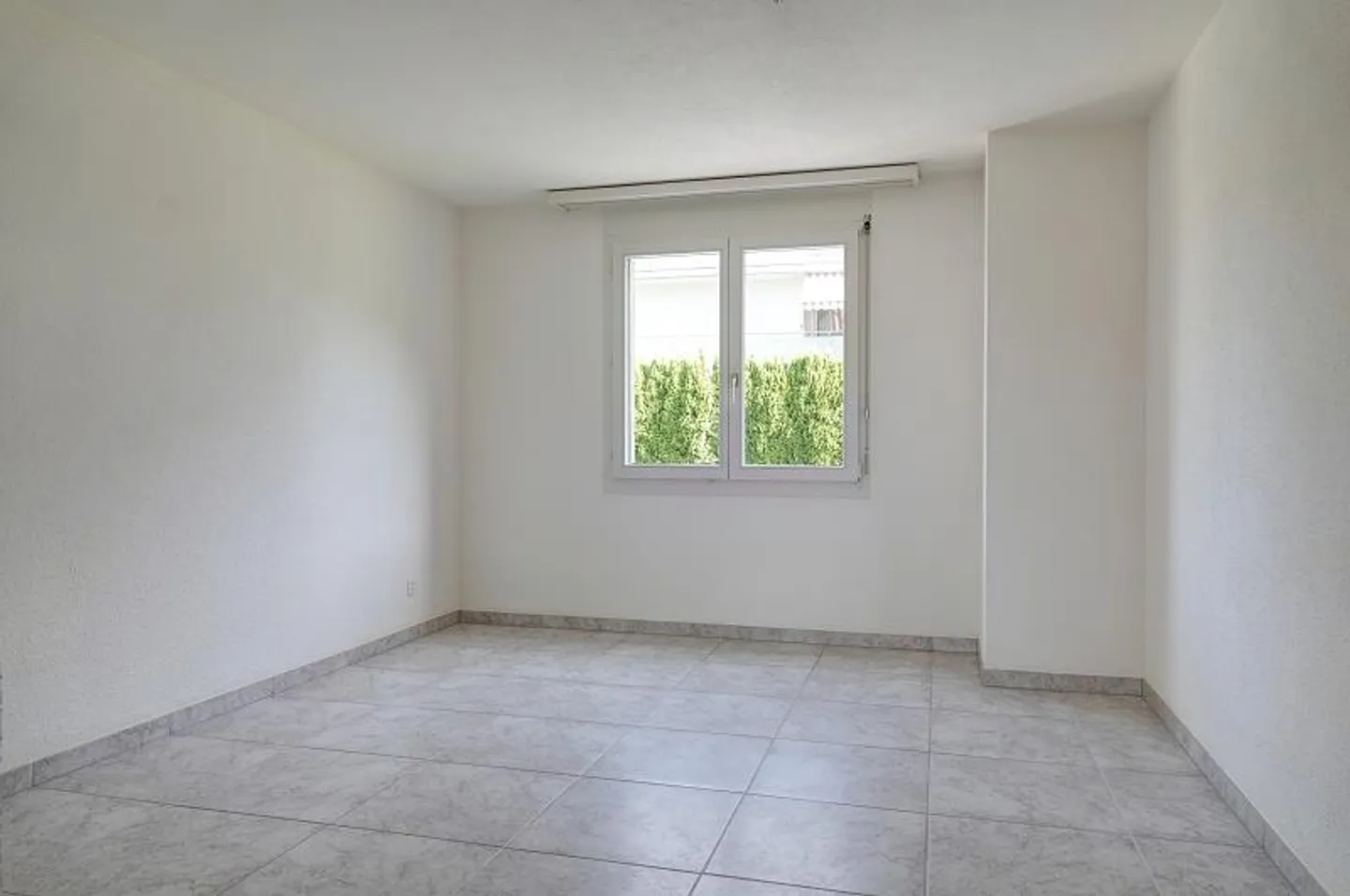 Appartement ensoleillé de 3,5 pièces avec un caractère agréable - Photo 2 sur 9
