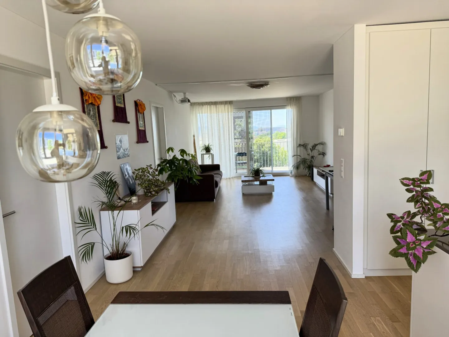 Modernes Apartment mit Balkon - Foto 1 von 7