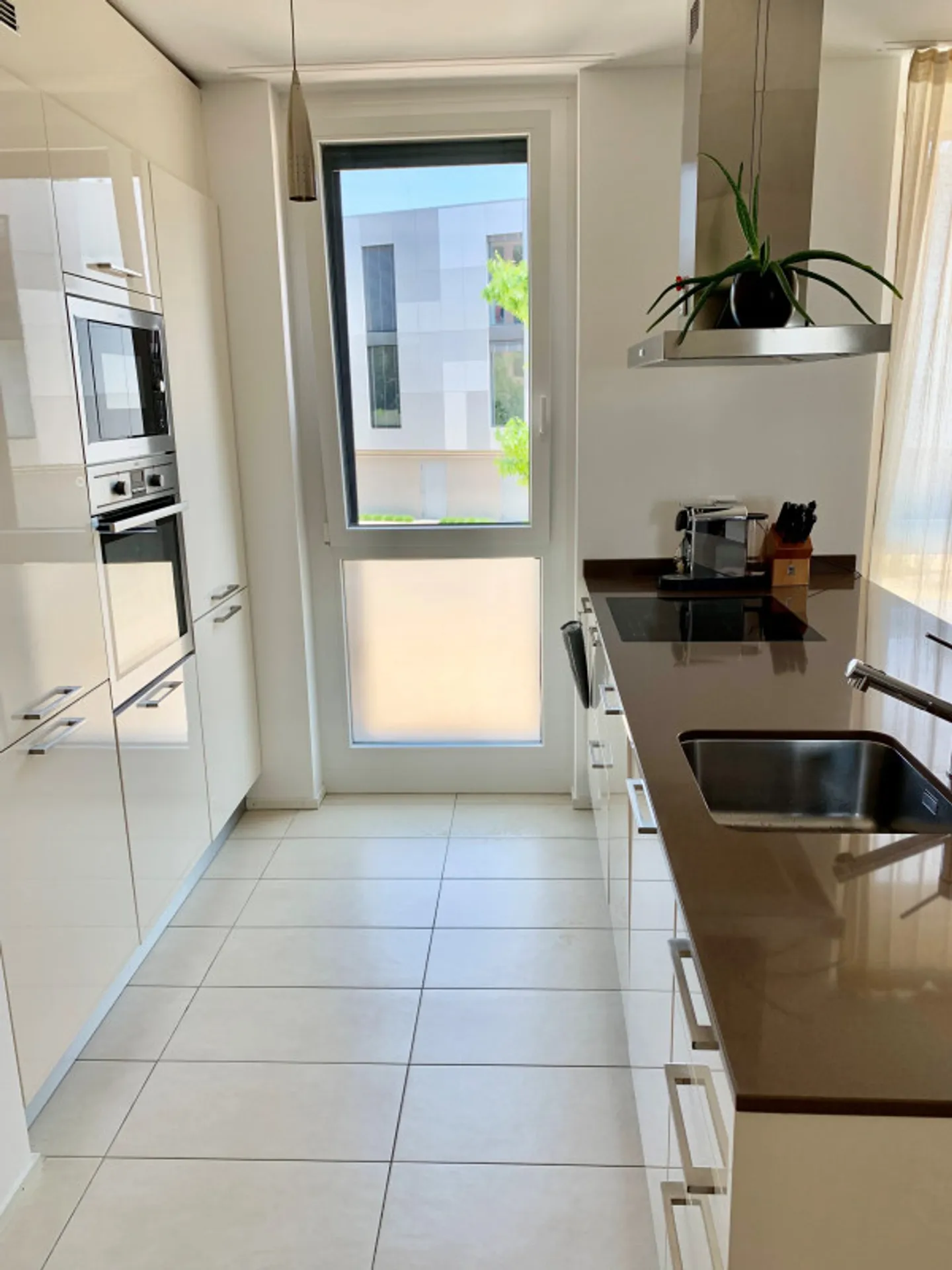 Modernes Apartment mit Balkon - Foto 6 von 7