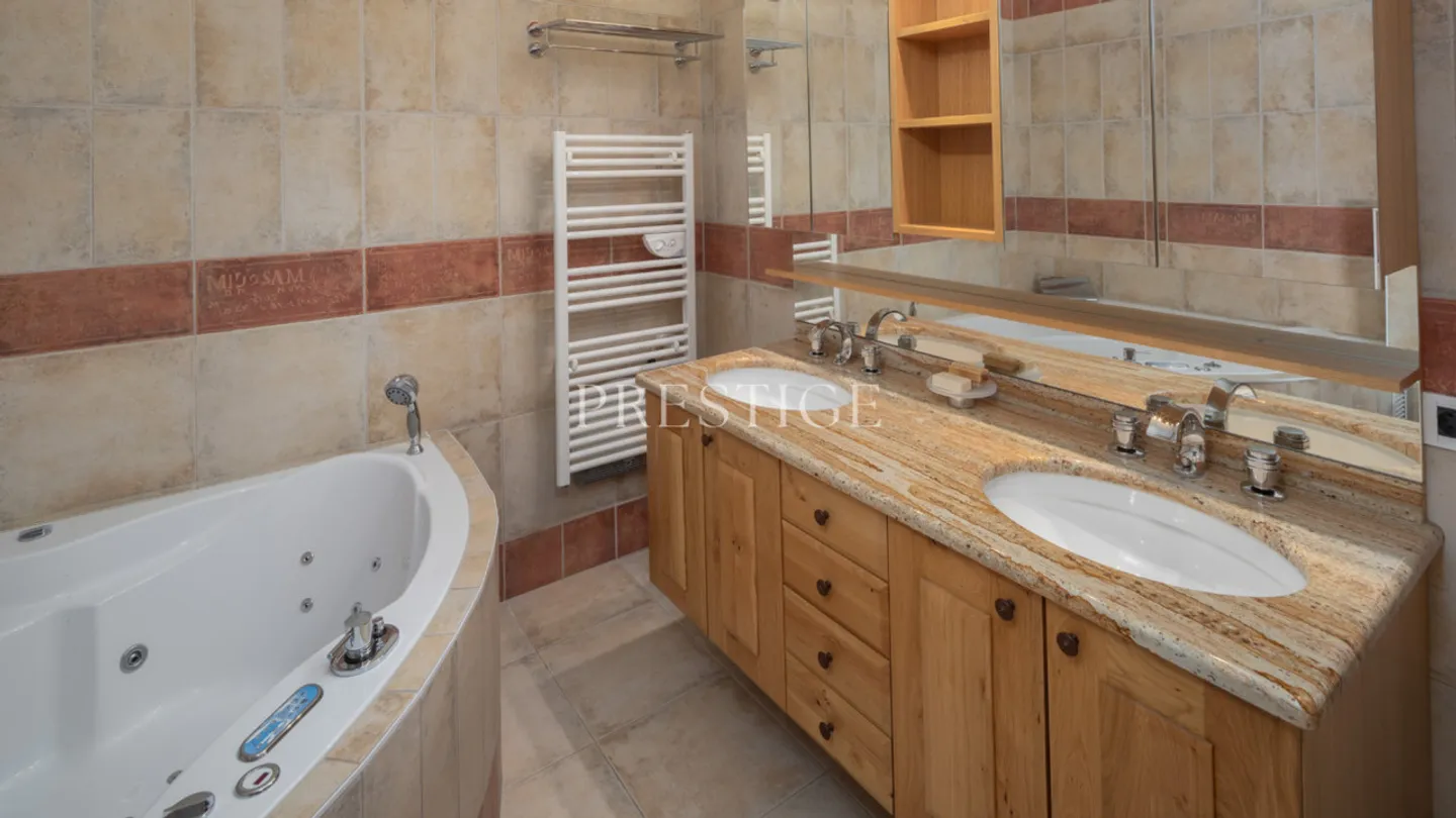 Charmante Wohnung nur wenige Schritte vom Zentrum von Crans-Montana entfernt - Foto 11 von 14