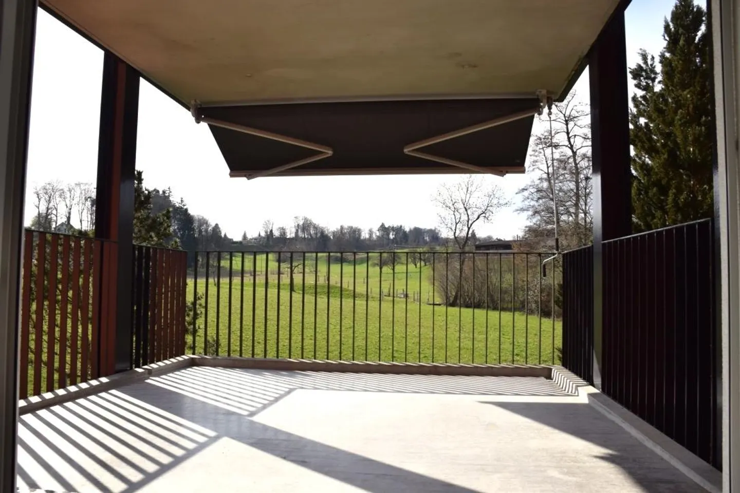 ruhig gelegene 3 1/2 Zi Wohnung mit Weitblick ins Grüne - Foto 3 von 7