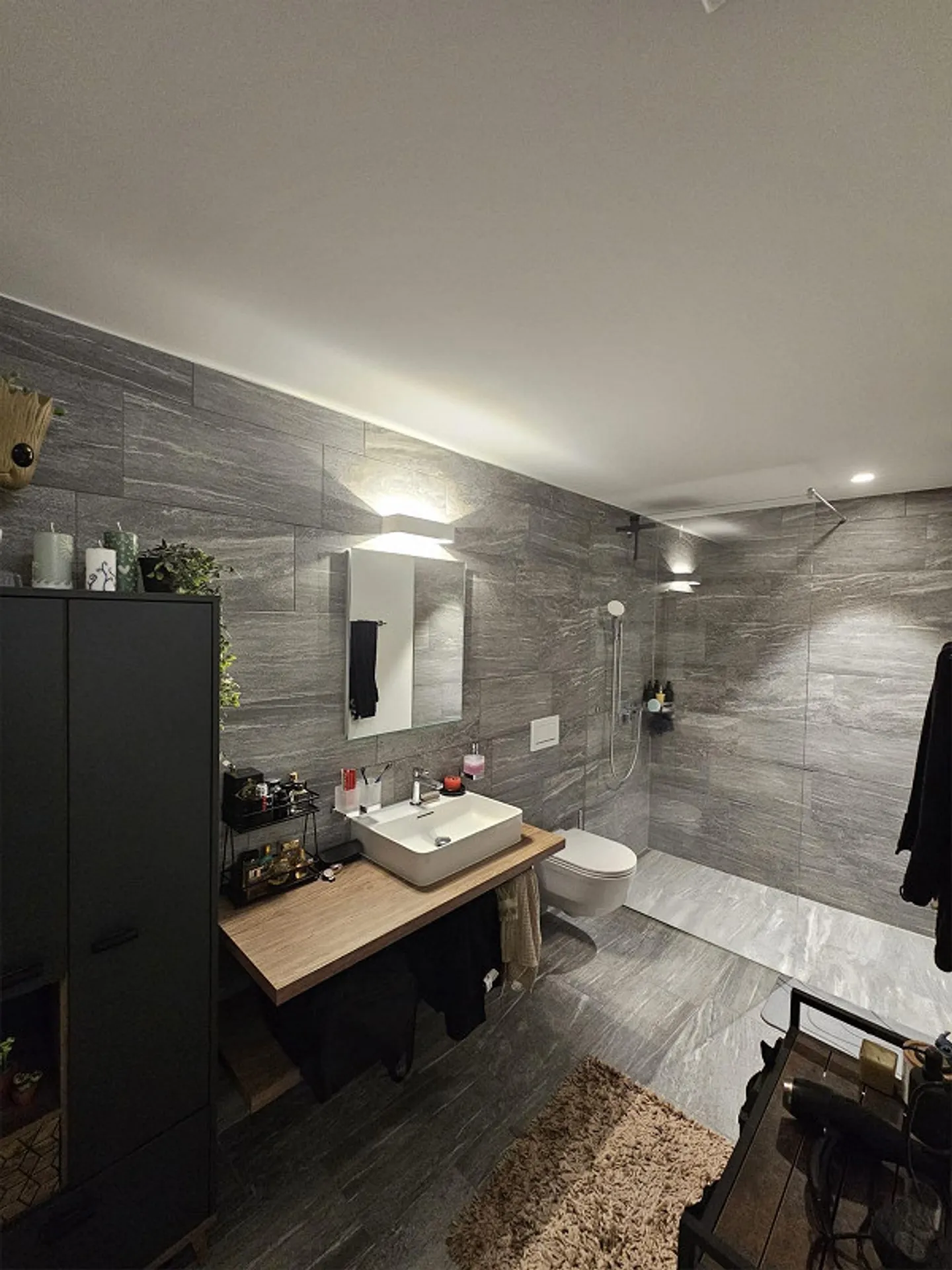 Moderne 4.5-Zimmer-Wohnung mit zwei Balkonen in attraktiver Überbauun - Foto 2 von 13