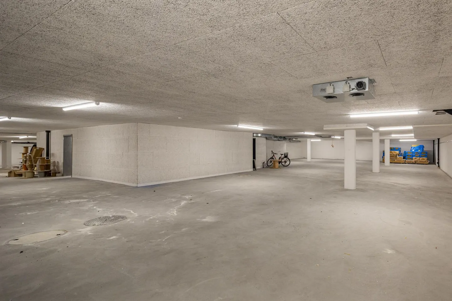 Places de stationnement souterrain - Photo 2 sur 4