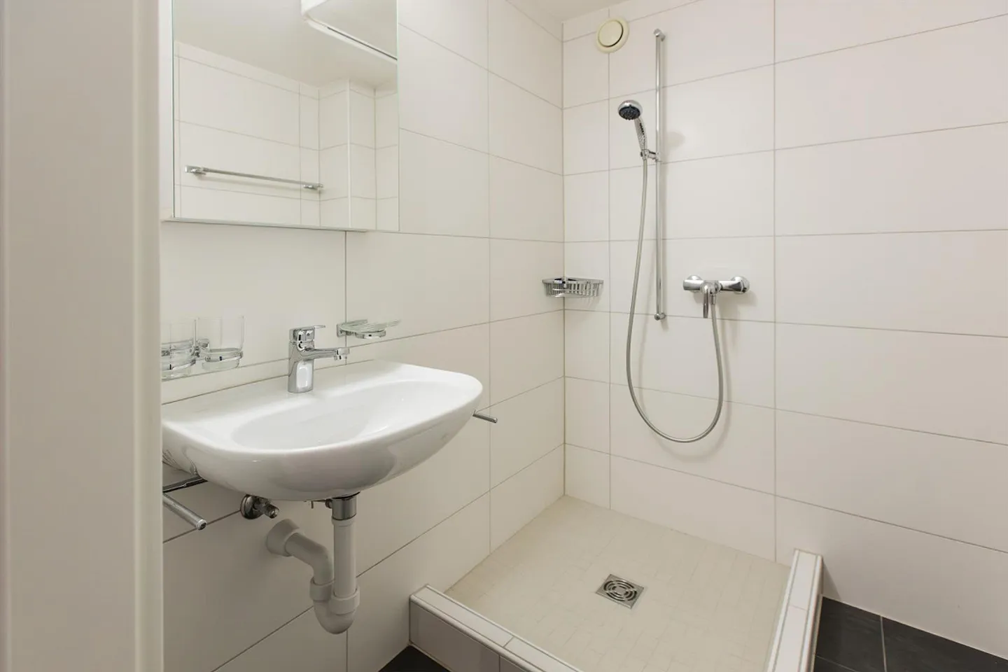 Appartement confortable et rénové de 3 pièces au 1er étage - Photo 8 sur 15