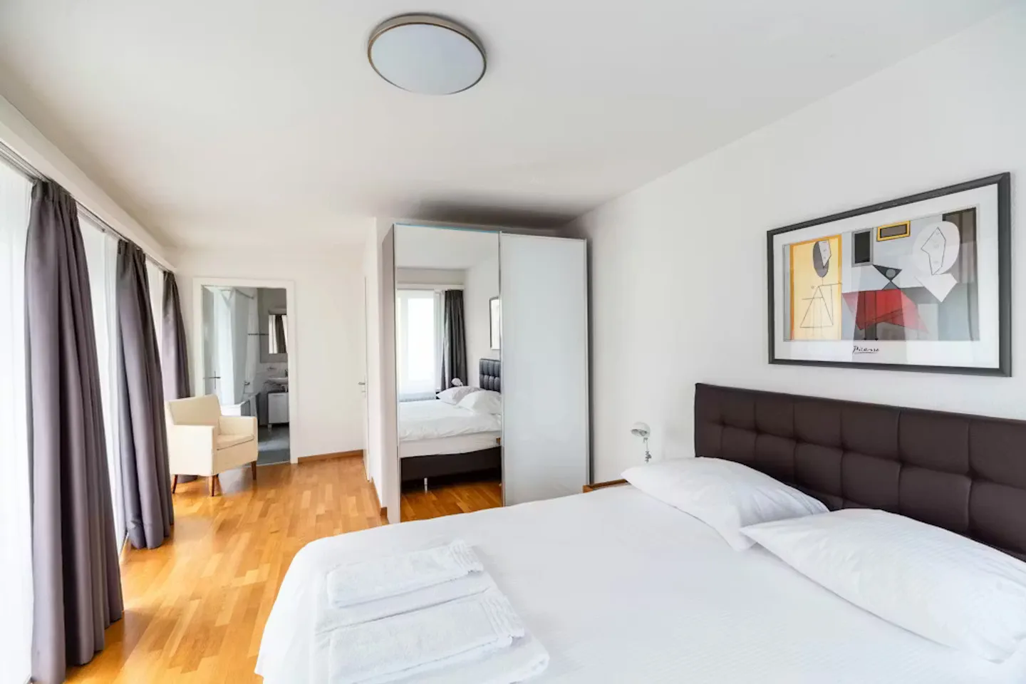 Charming Apartment in Zürich - Photo 8 of 10