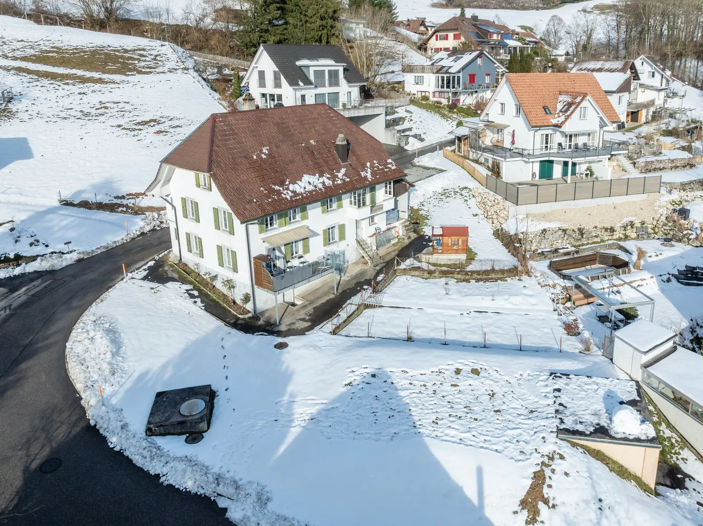 Casa bifamiliare con potenziale di espansione ad Attiswil BE - Foto 4 di 24