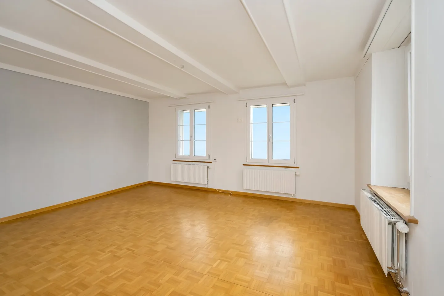 Casa bifamiliare con potenziale di espansione ad Attiswil BE - Foto 11 di 24