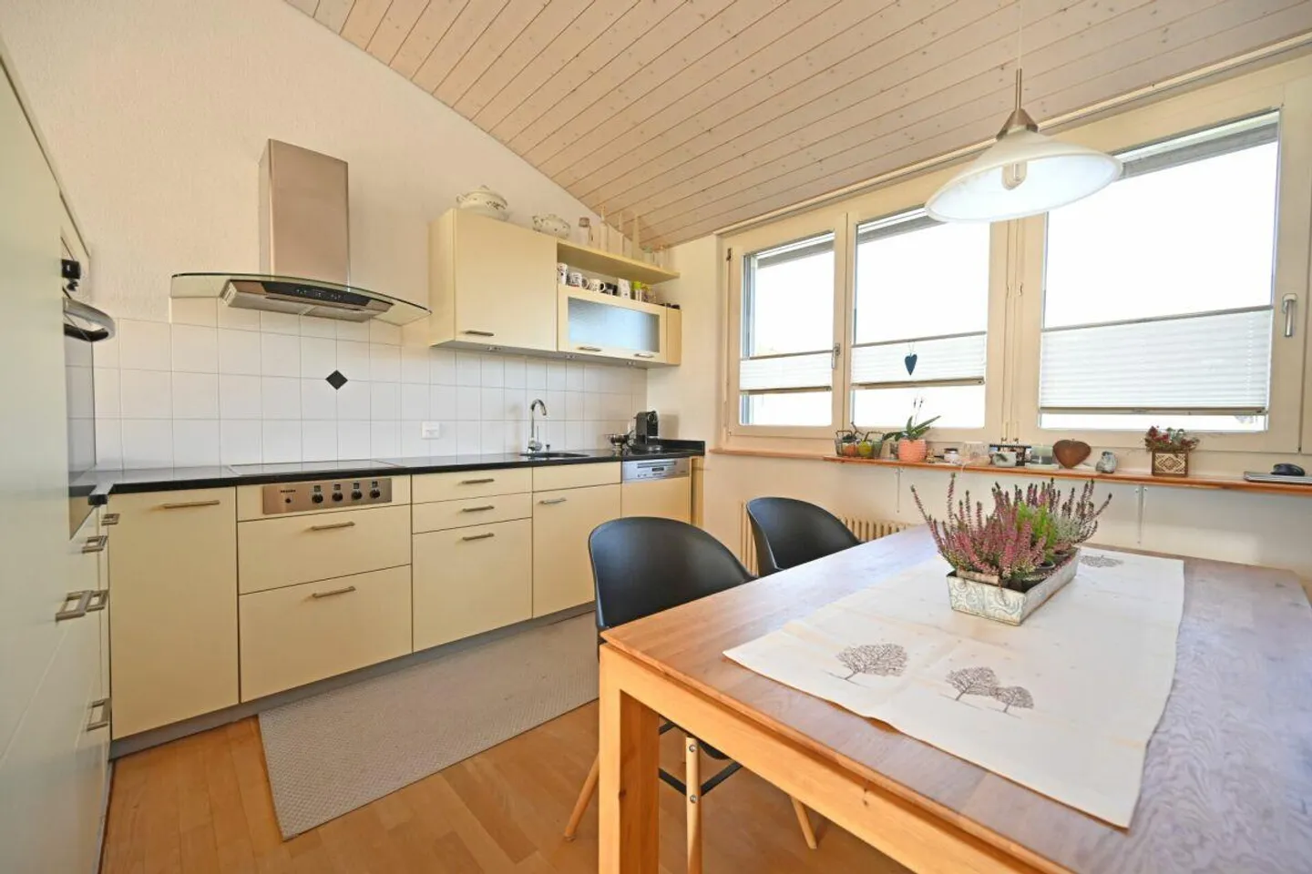 2.5-room penthouse apartment with winter garden and view - Photo 2 of 8