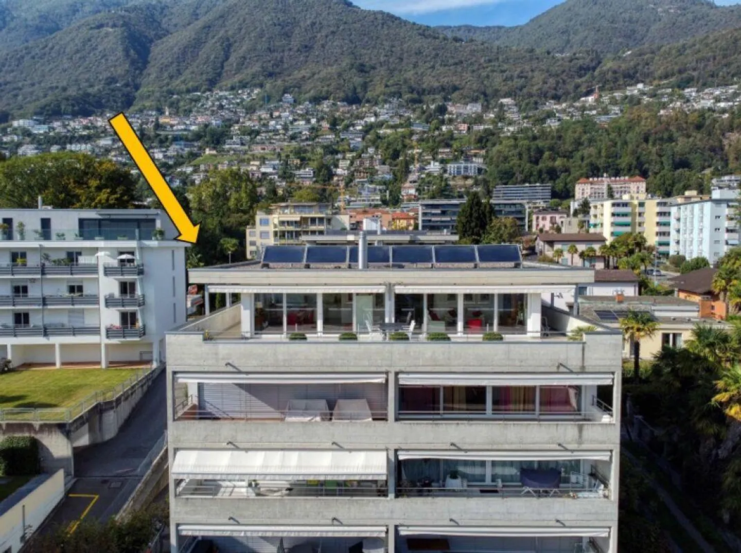 Appartement penthouse de 4 ½ pièces avec places de parking, vue sur le lac Magg... - Photo 1 sur 9