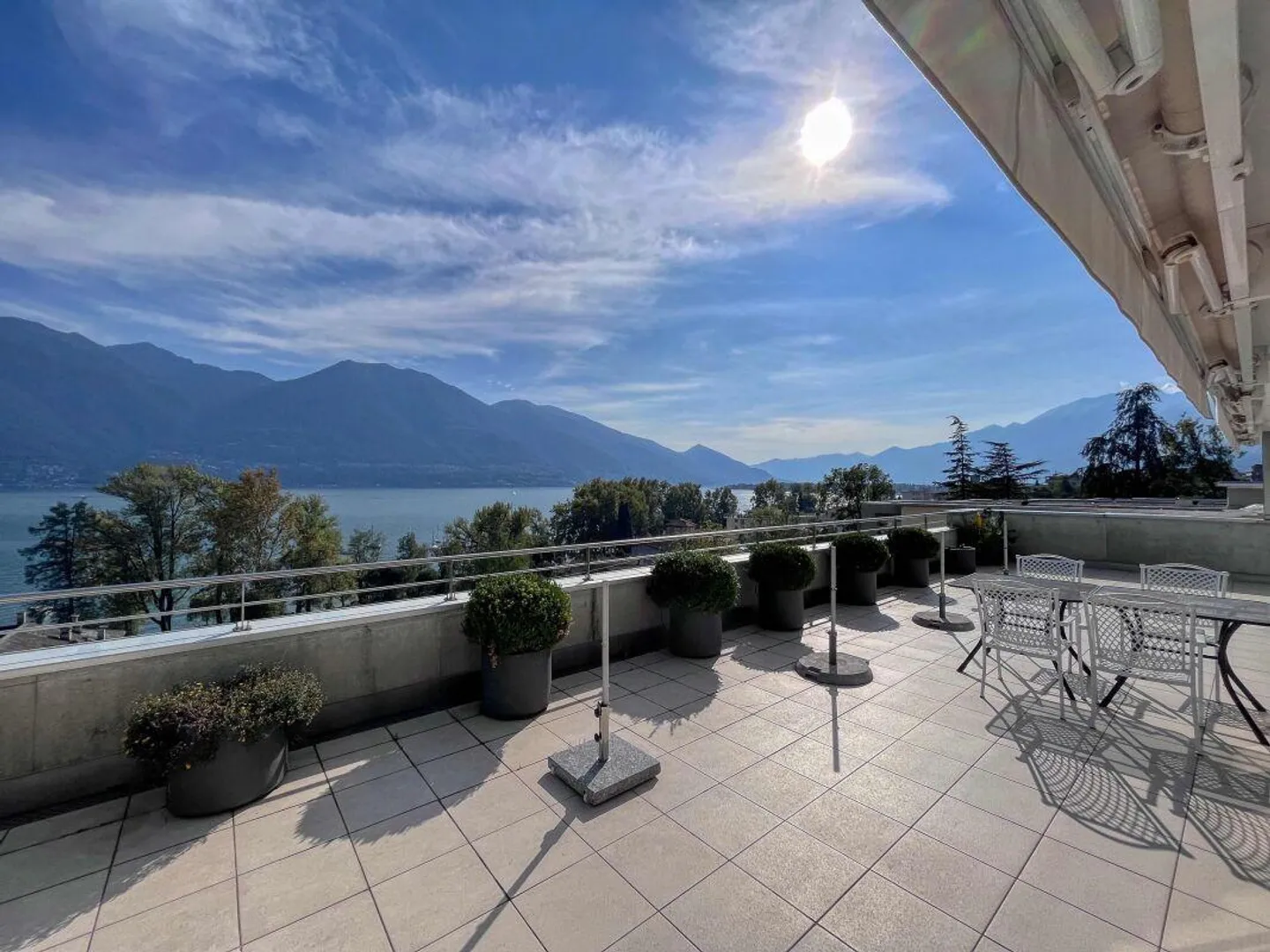 Appartement penthouse de 4 ½ pièces avec places de parking, vue sur le lac Magg... - Photo 9 sur 9