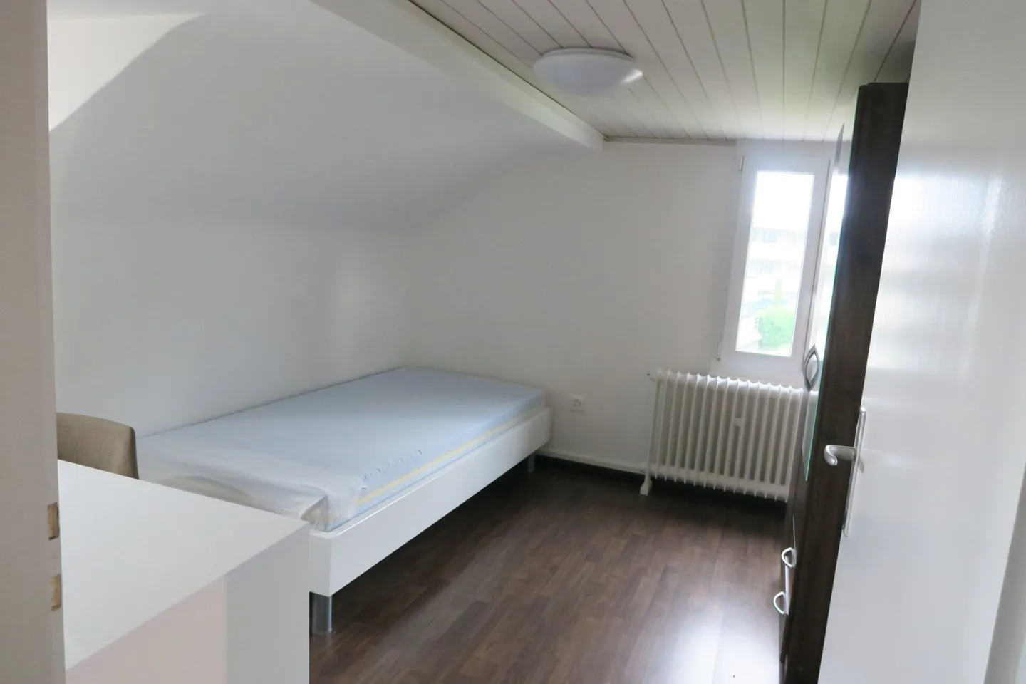 Camera condivisa arredata in mansarda con giardino in comune 3° piano camera 2 - Foto 1 di 6