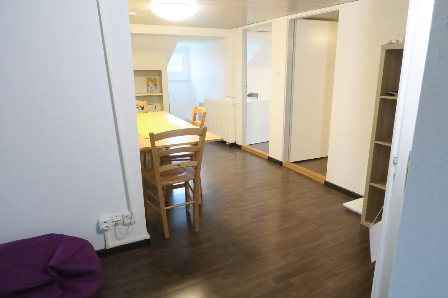 Camera condivisa arredata in mansarda con giardino in comune 3° piano camera 2 - Foto 4 di 6