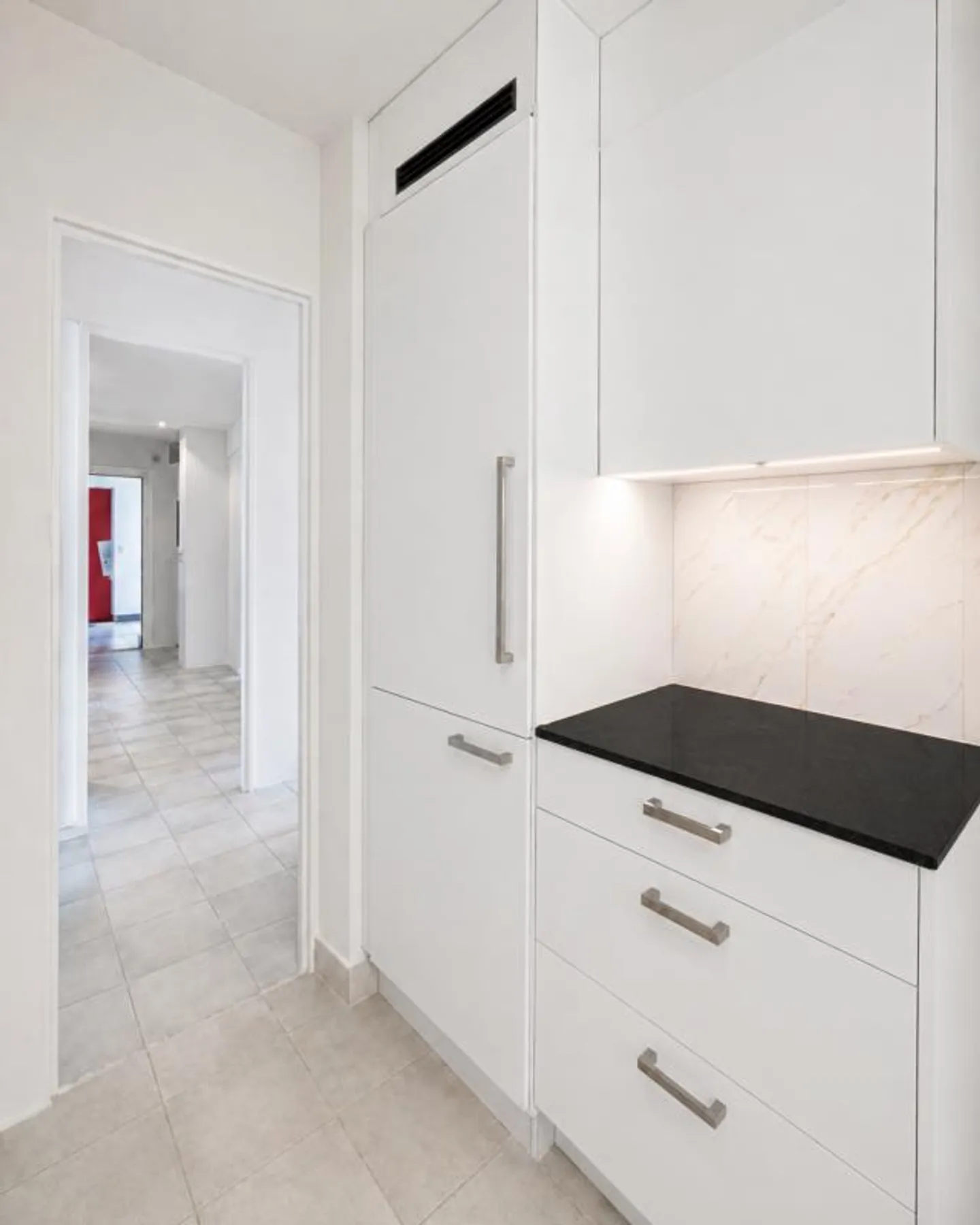 Renovated 4 Room Apartment - Photo 2 of 9