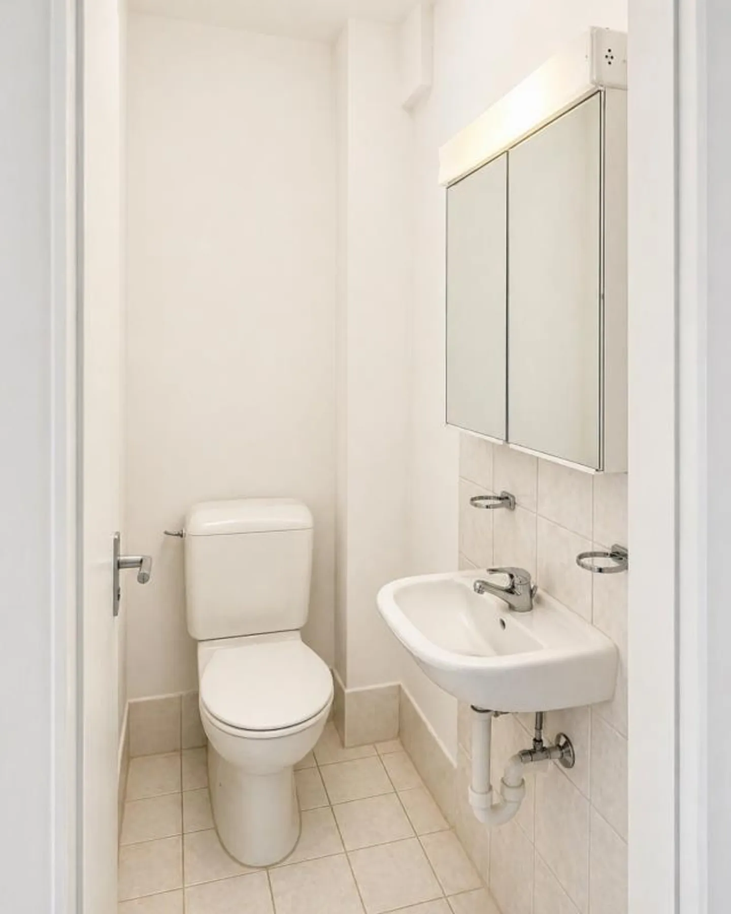 Renovated 4 Room Apartment - Photo 7 of 9