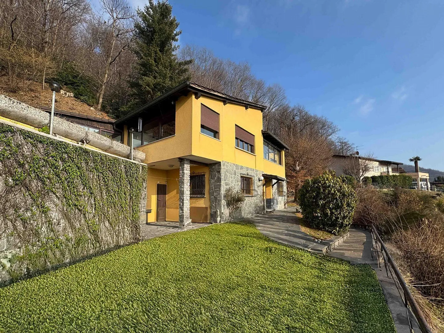 Großes Einfamilienhaus im Grünen in Aranno - Foto 6 von 8