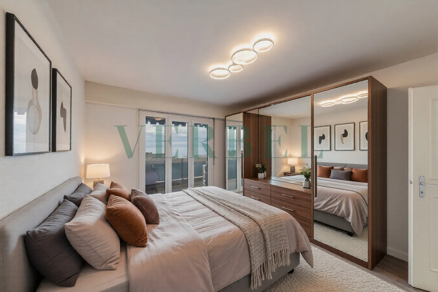 Beautiful renovated 3.5-room apartment with a magnificent view of the lake - Photo 4 of 11