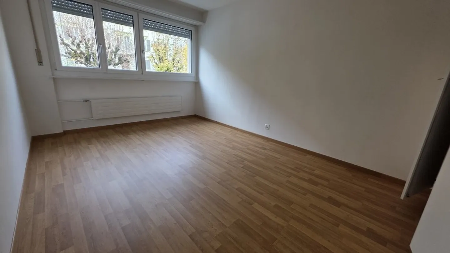 APPARTAMENTO SPAZIOSO CON GRANDE BALCONE - Foto 6 di 10