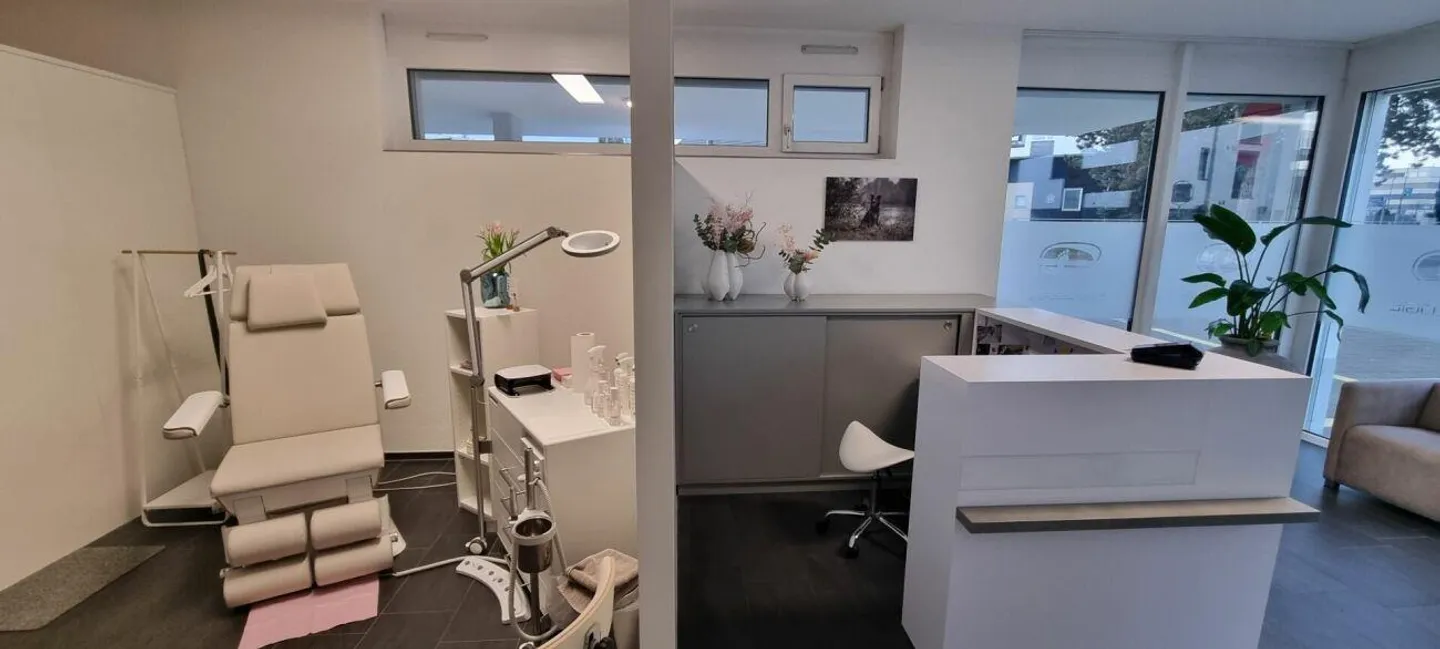 Surface de bureau / cabinet - Photo 6 sur 9