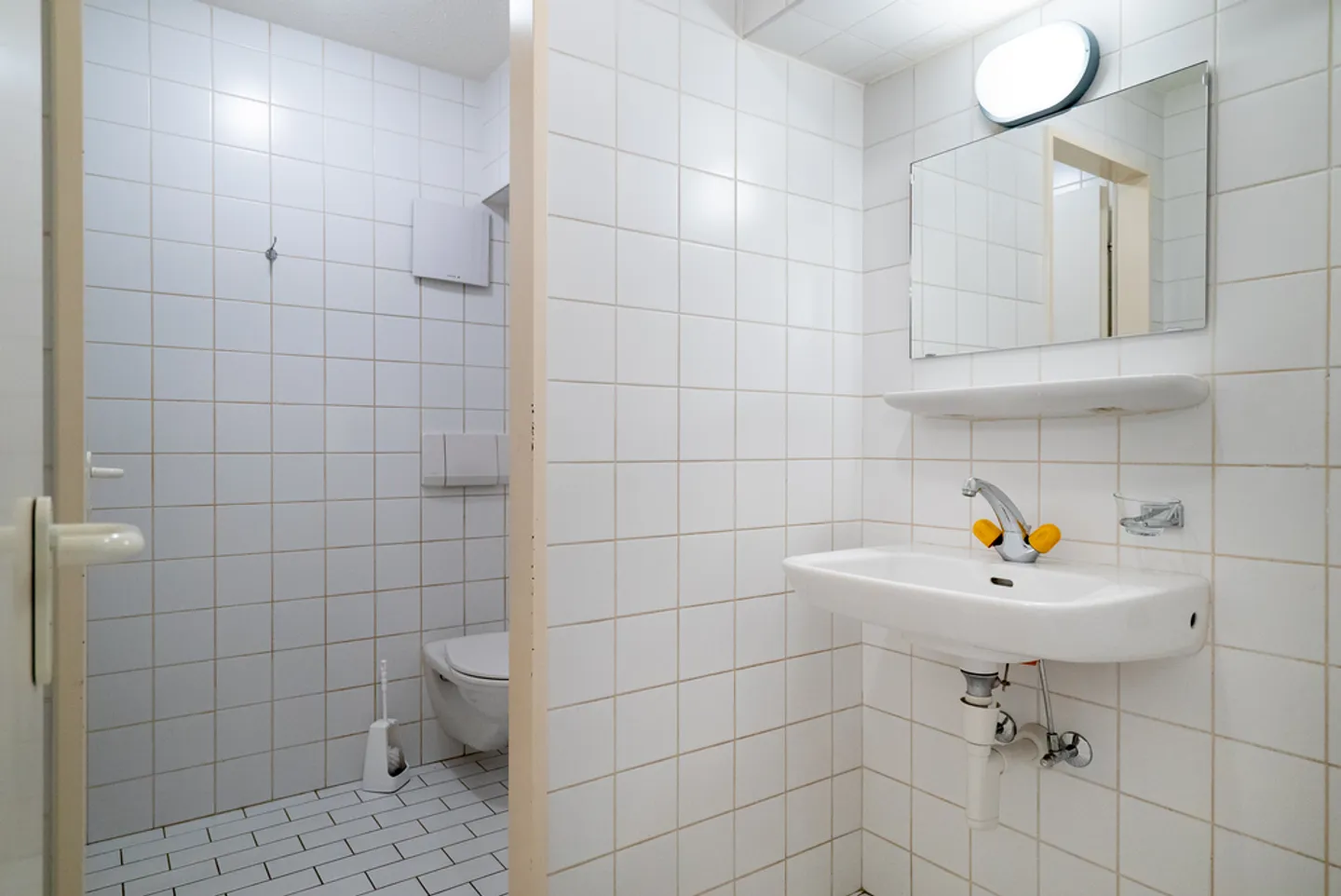 Spacious Commercial Space in Lausanne - Photo 8 of 11