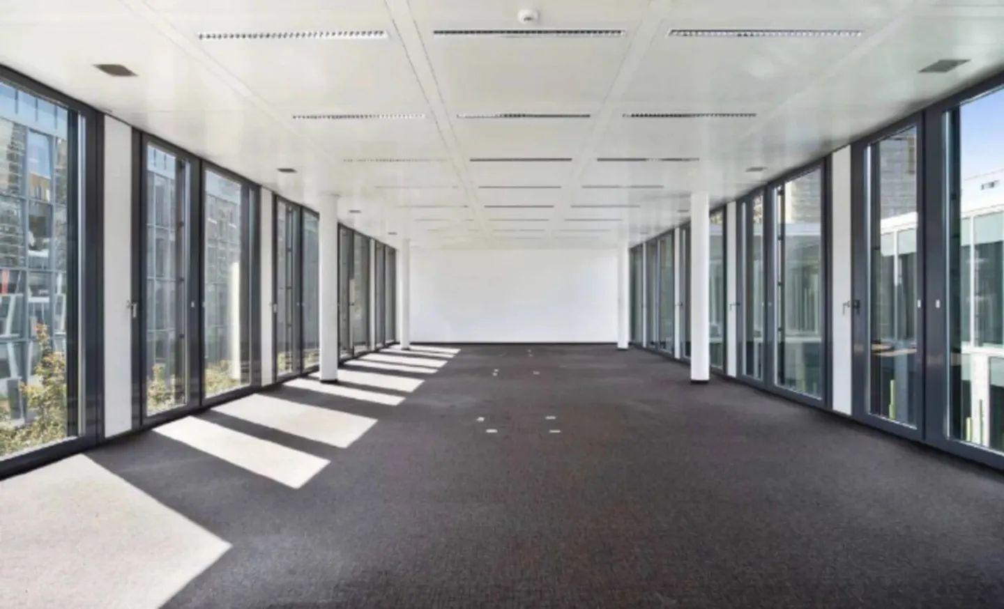 Patio Plaza - Uffici in affitto nel cuore di un polo d'attività di alta qualità - Foto 3 di 8