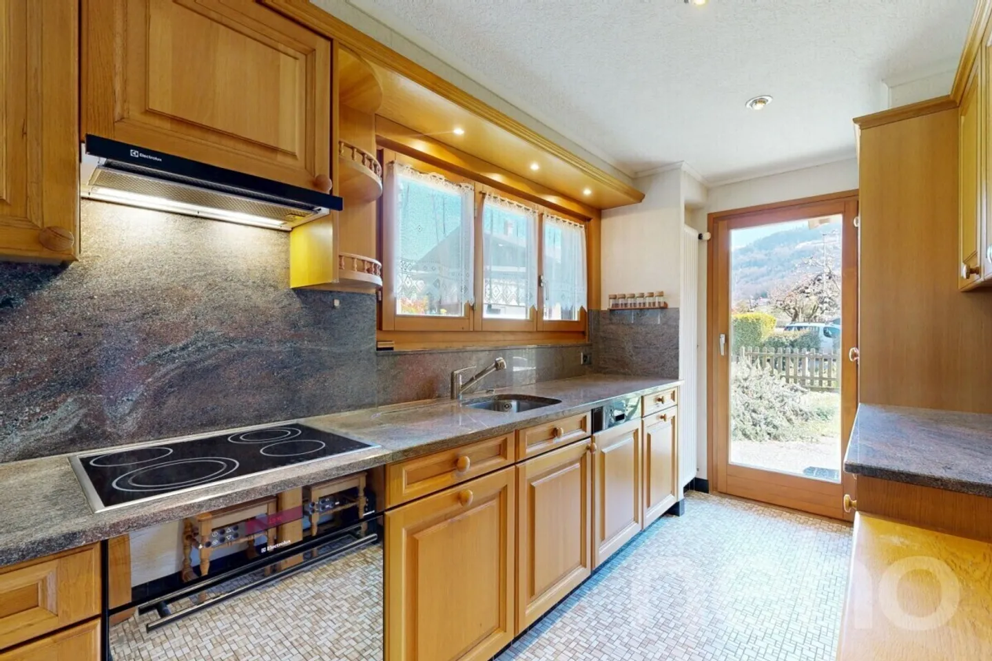 Exclusive: Charming 4-bedroom chalet with large garden - Photo 1 of 13