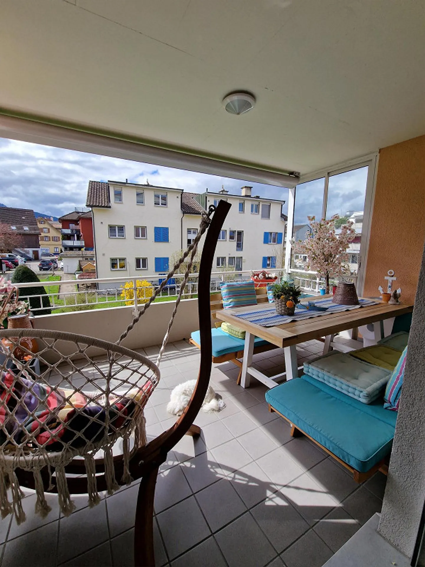 Luminoso appartamento di 4,5 stanze con standard di proprietà e 2 balconi a Goldach - Foto 3 di 10